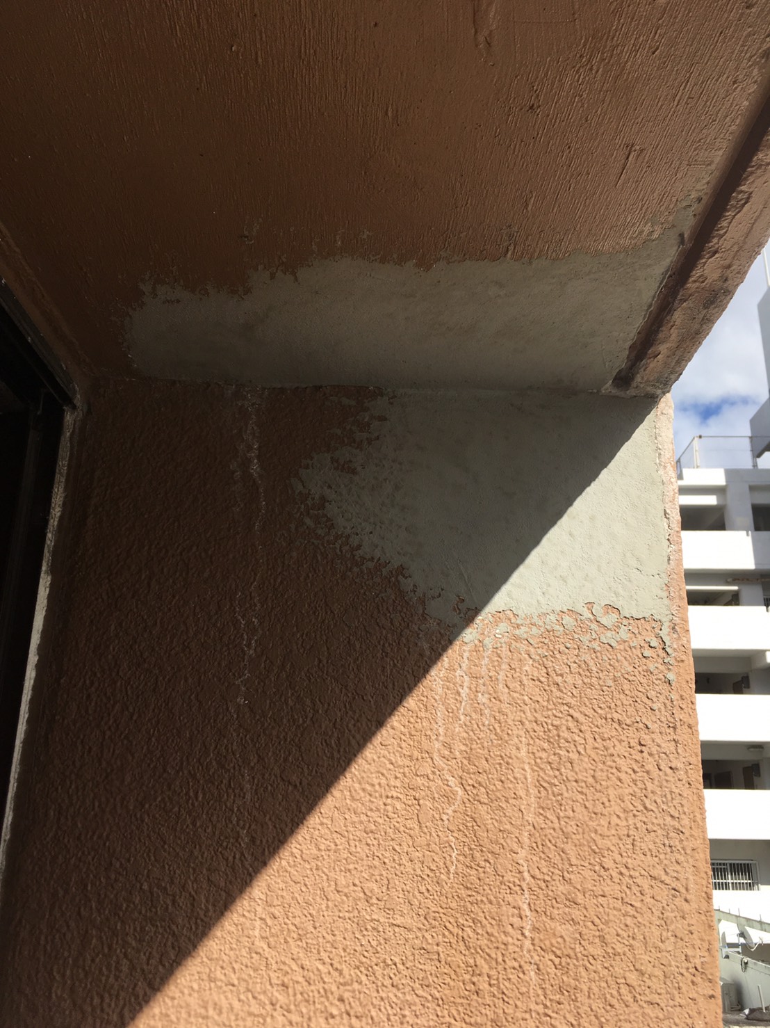 雨漏り改善工事　/　壁面防水塗膜工事